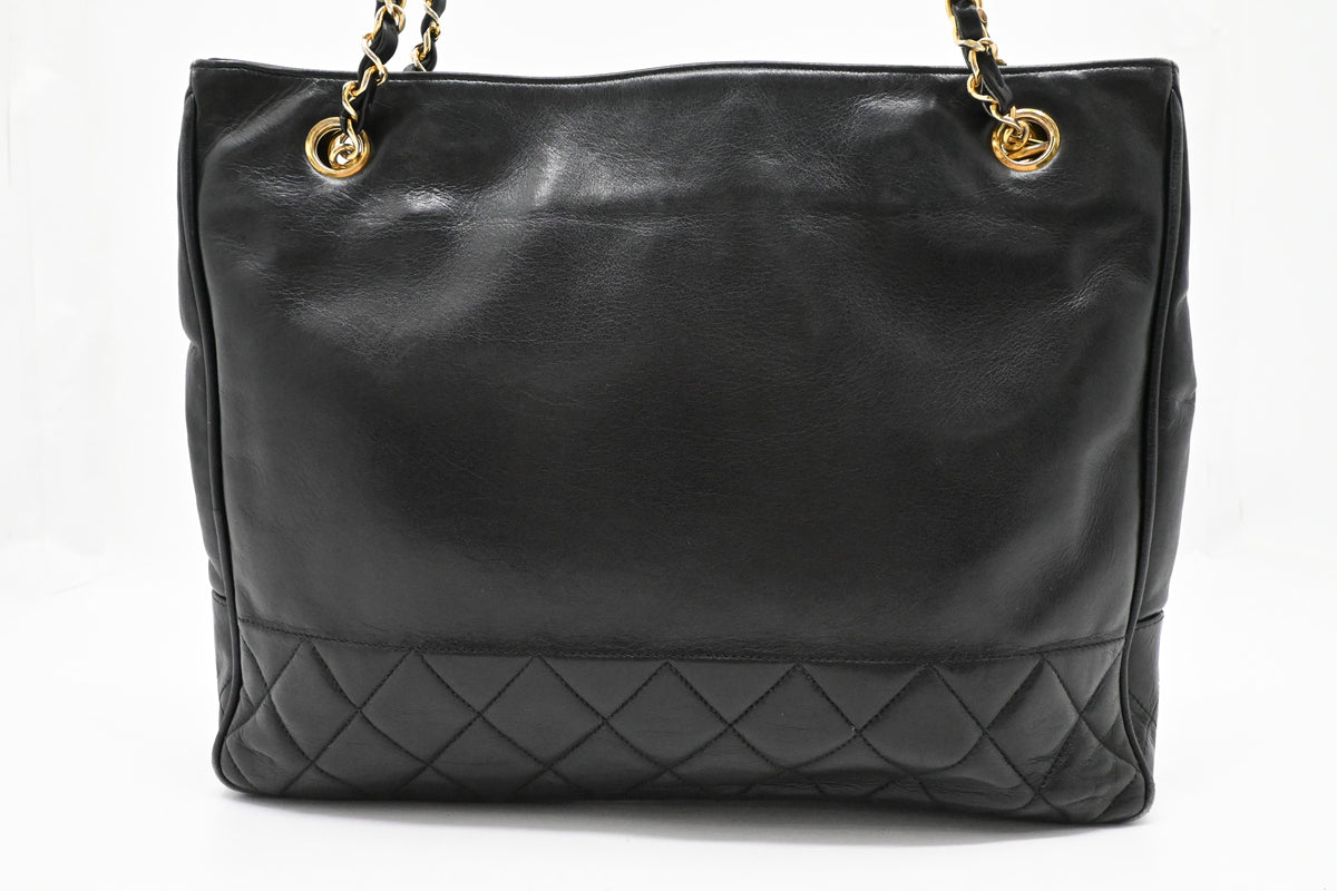 Chanel Shoulder Bag in Black Leather