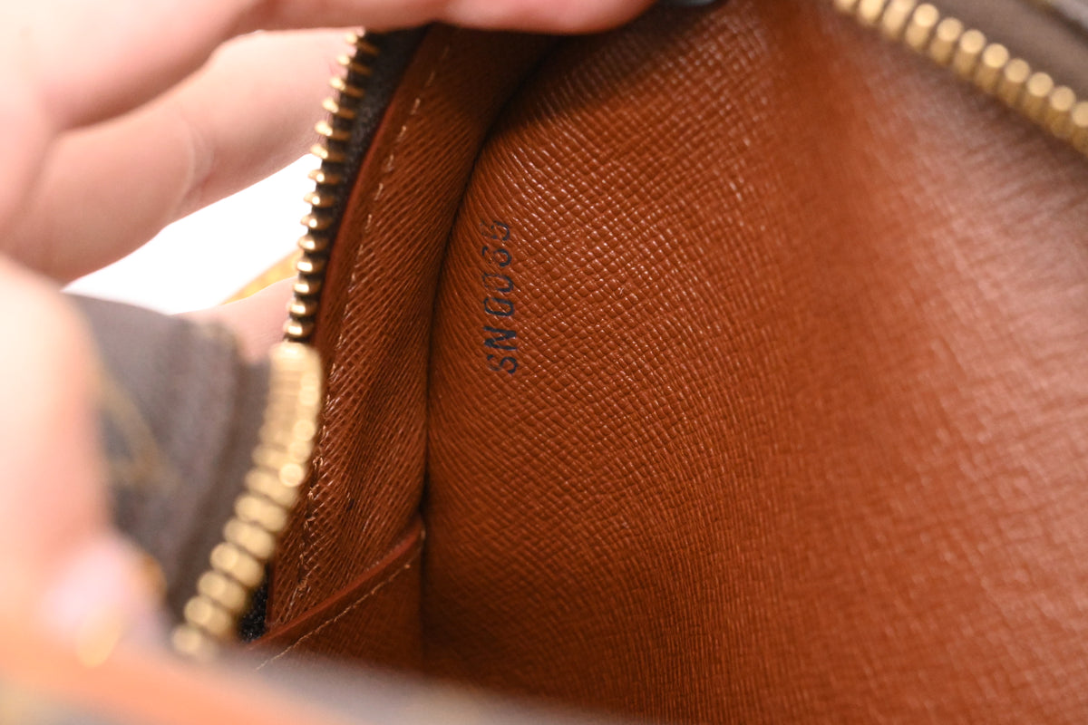 Louis Vuitton Blois in Monogram Canvas