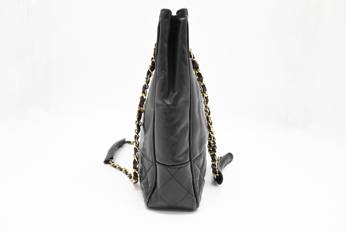 Chanel Shoulder Bag in Black Leather