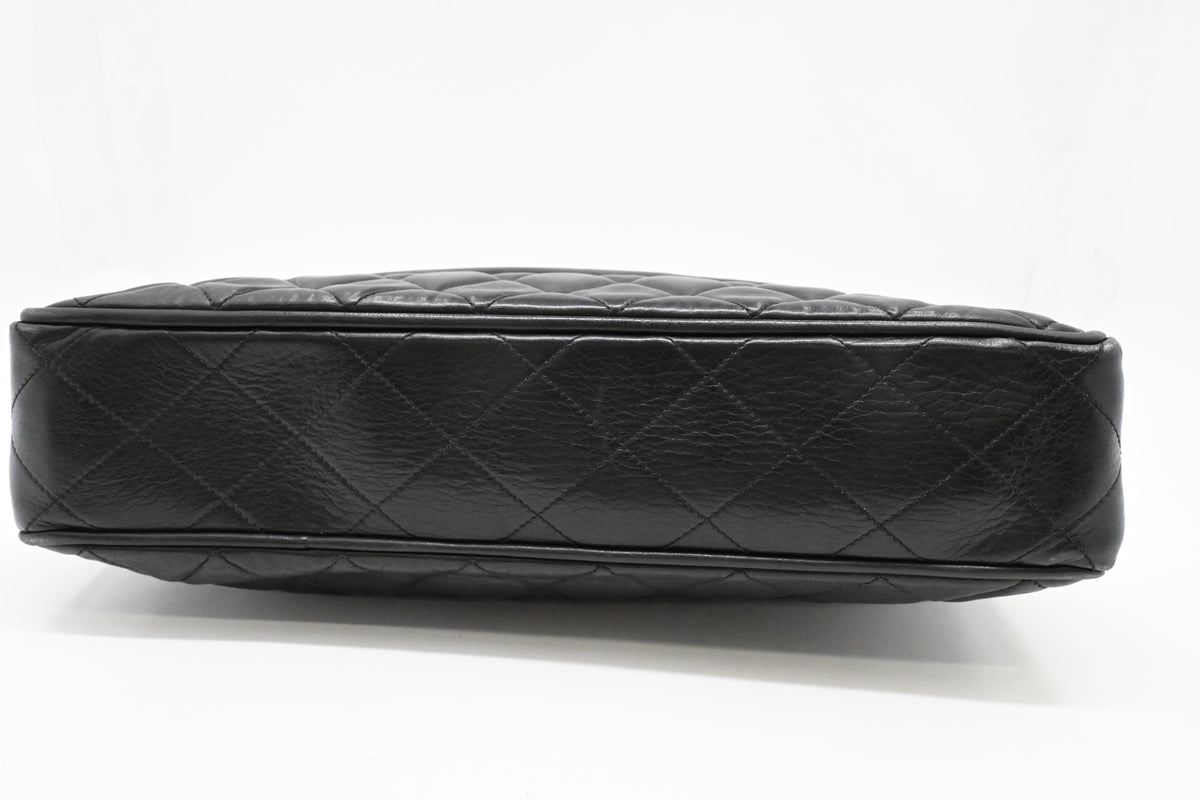 Chanel Shoulder Bag in Black Leather