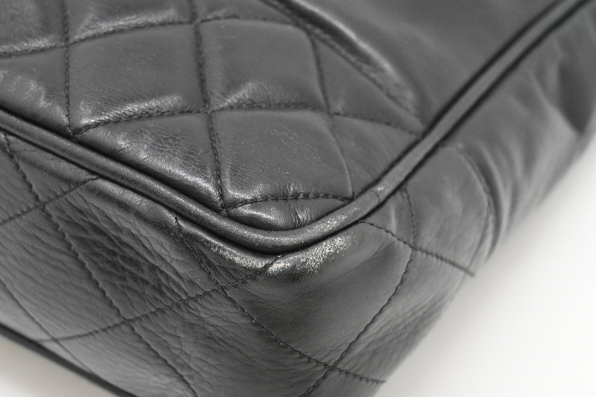 Chanel Shoulder Bag in Black Leather