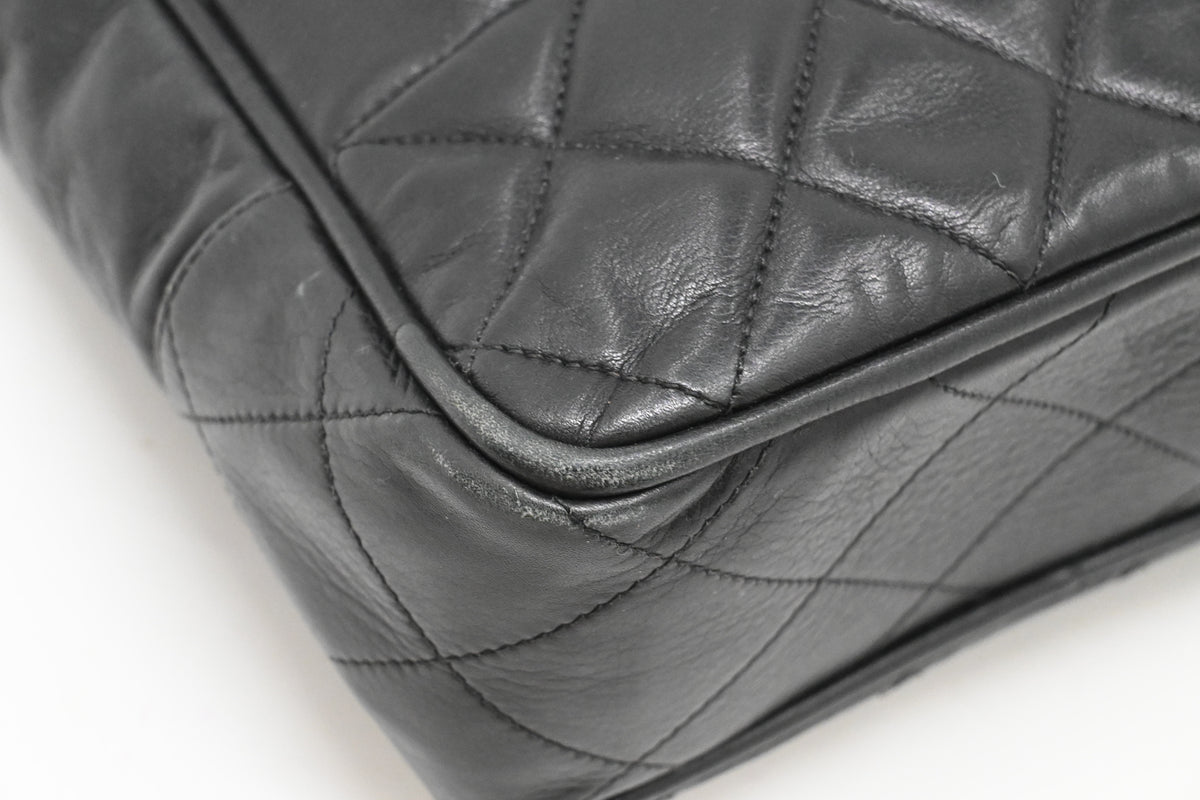 Chanel Shoulder Bag in Black Leather