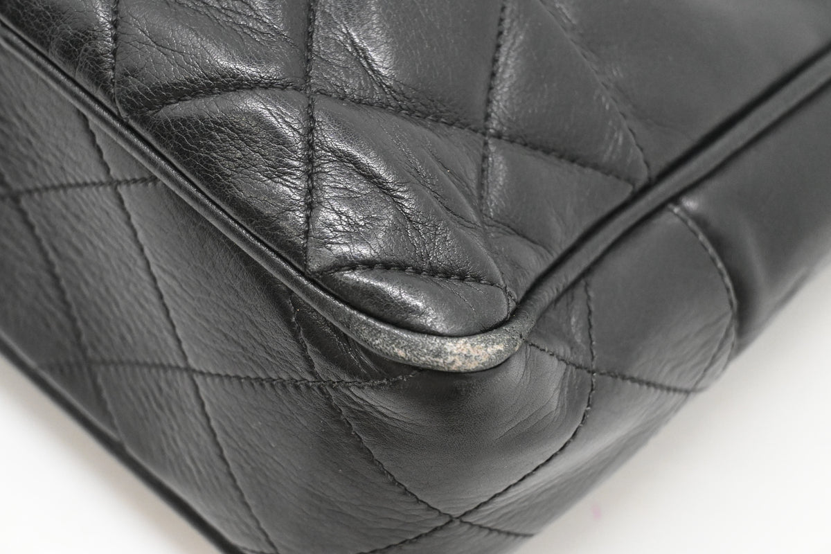 Chanel Shoulder Bag in Black Leather