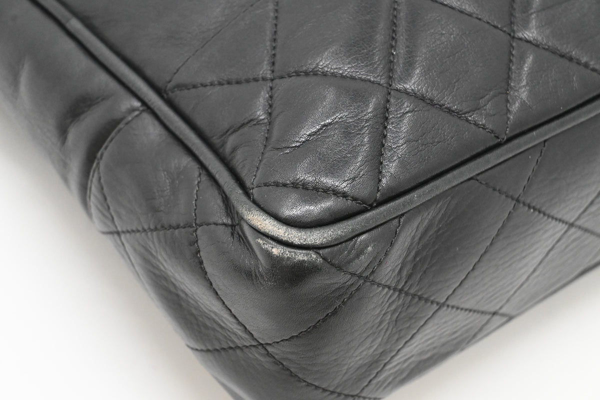 Chanel Shoulder Bag in Black Leather