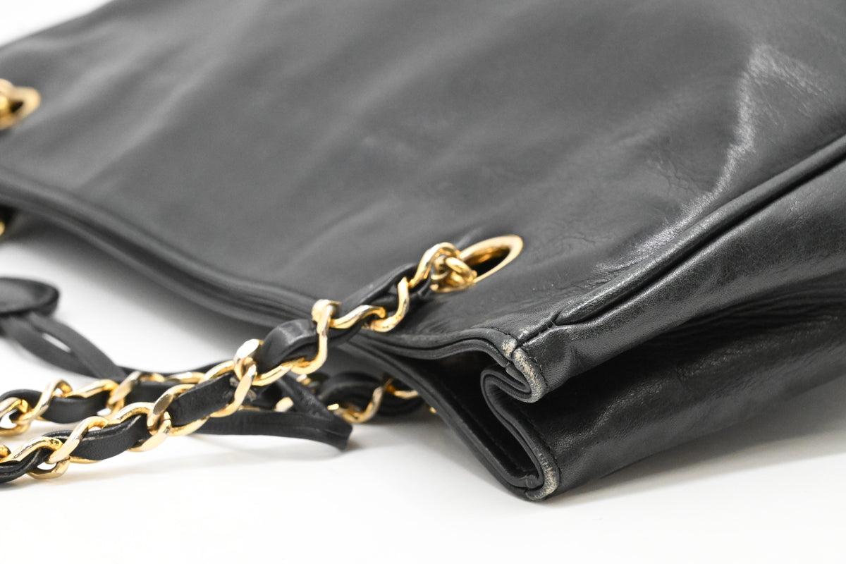 Chanel Shoulder Bag in Black Leather