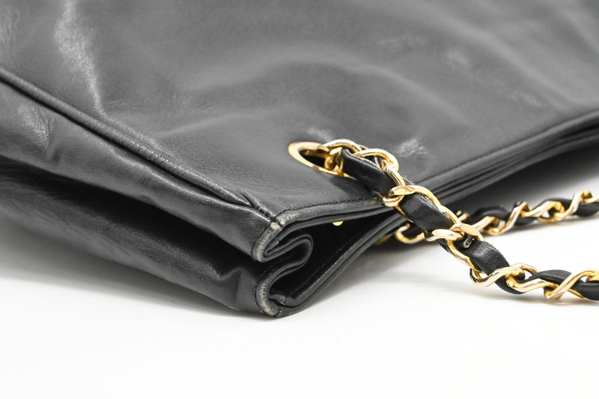 Chanel Shoulder Bag in Black Leather