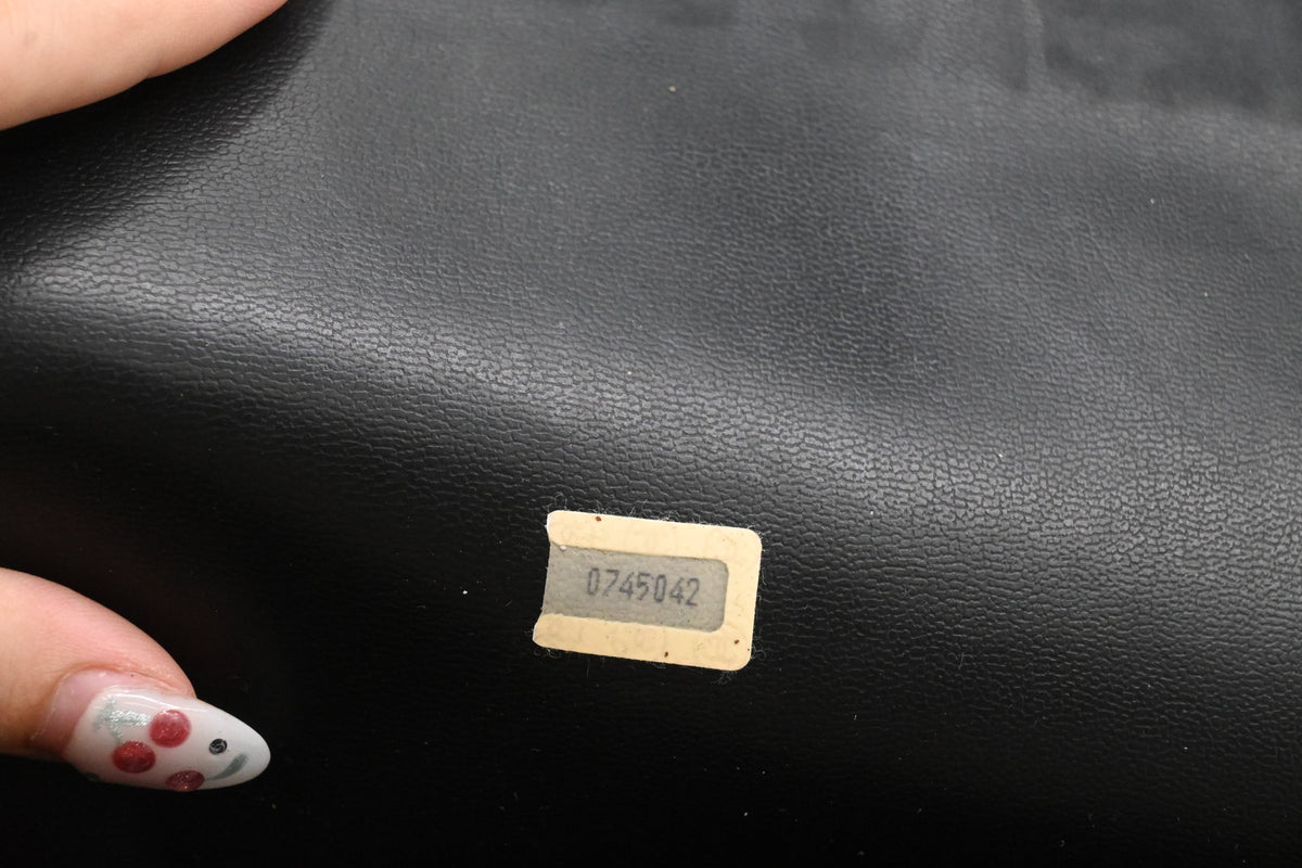 Chanel Shoulder Bag in Black Leather