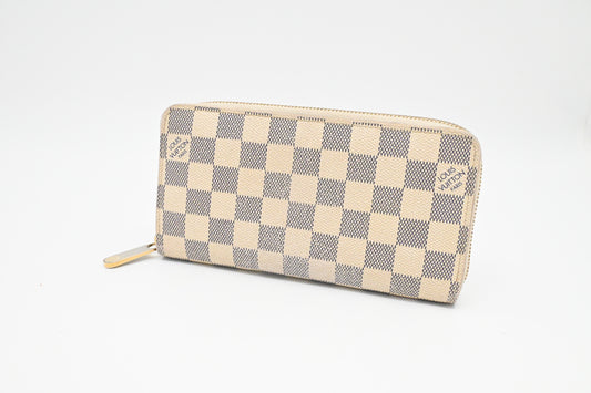 Louis Vuitton Zippy Wallet in Damier Azur Canvas