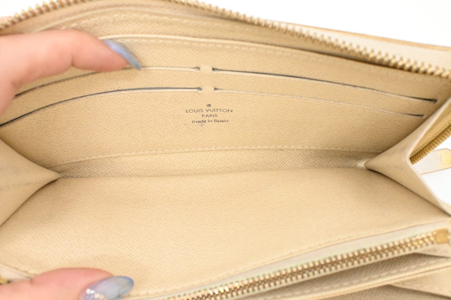 Louis Vuitton Zippy Wallet in Damier Azur Canvas