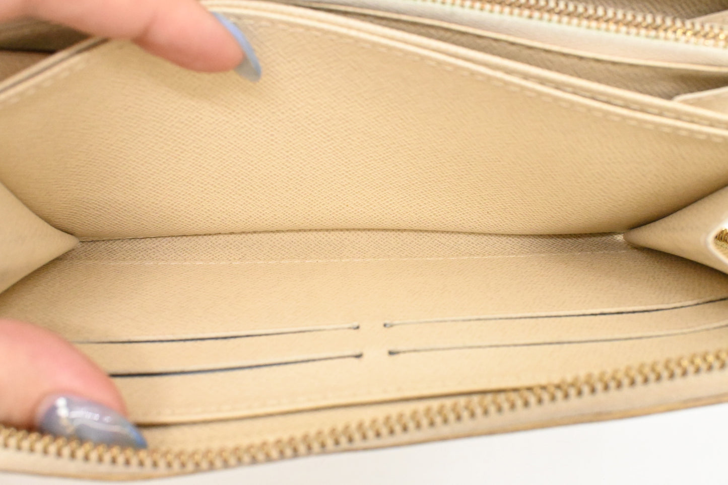 Louis Vuitton Zippy Wallet in Damier Azur Canvas