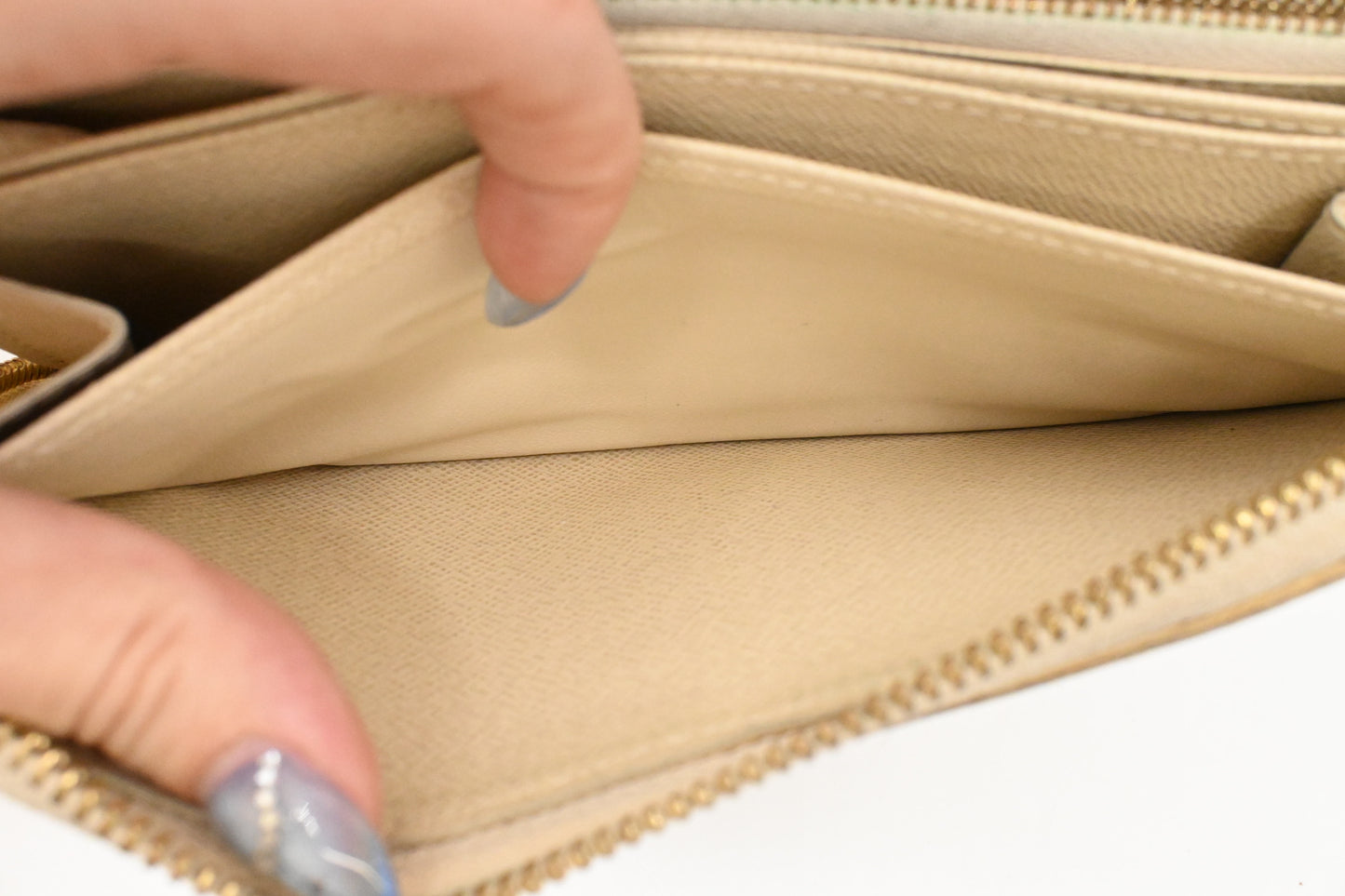 Louis Vuitton Zippy Wallet in Damier Azur Canvas