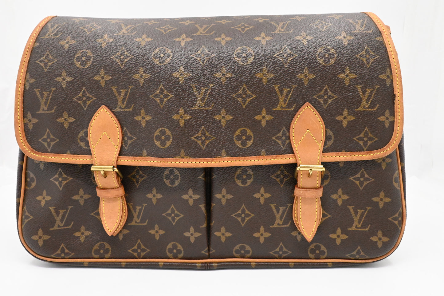 Louis Vuitton Gibeciere in Monogram Canvas