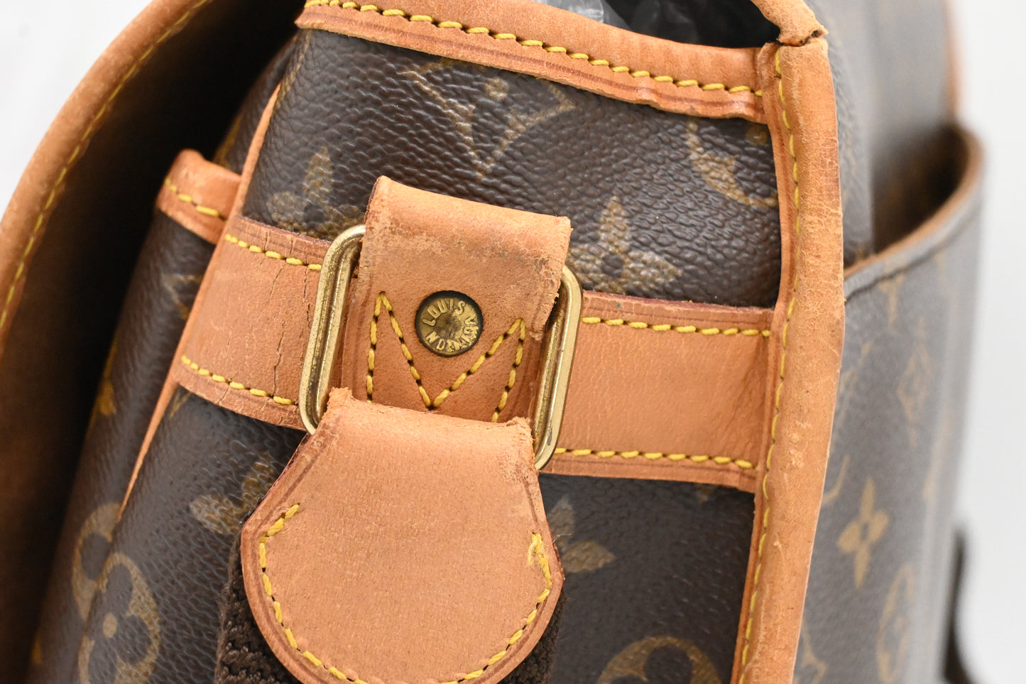 Louis Vuitton Gibeciere in Monogram Canvas