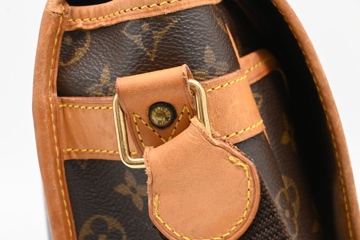 Louis Vuitton Gibeciere in Monogram Canvas