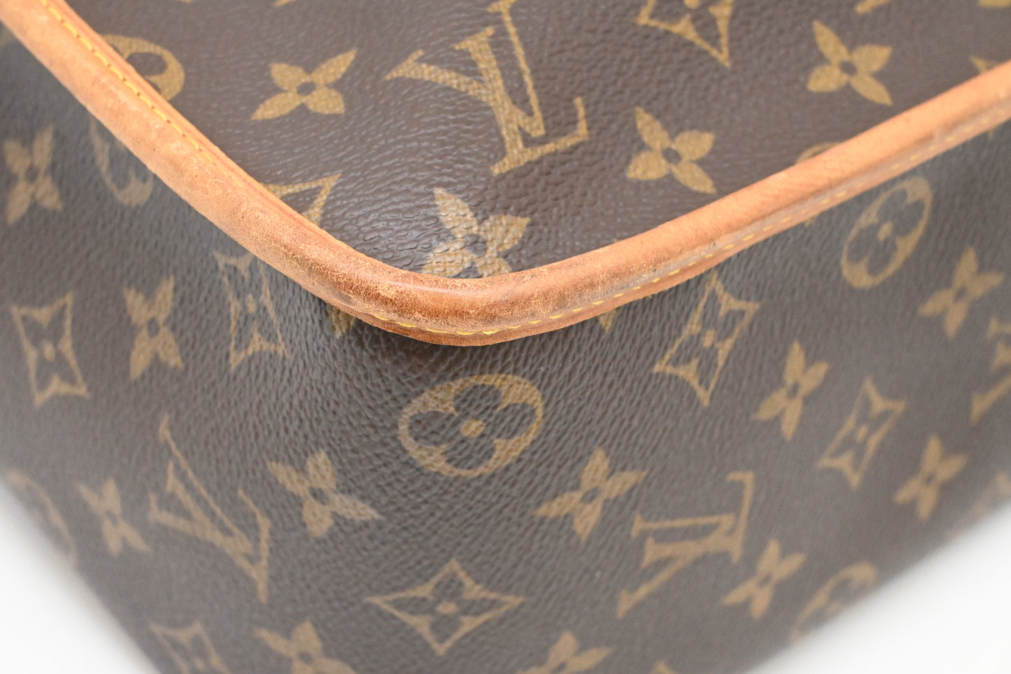 Louis Vuitton Gibeciere in Monogram Canvas