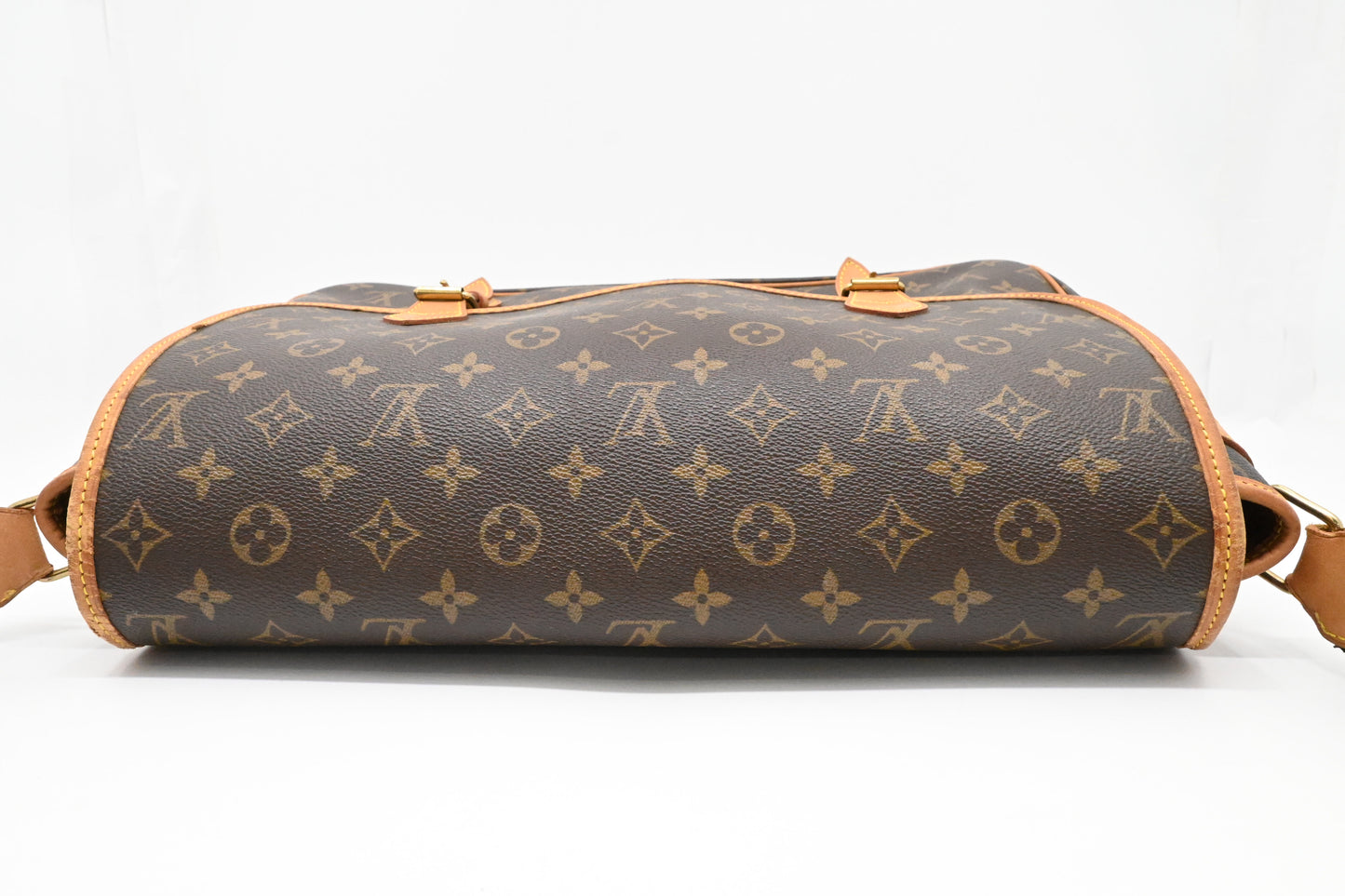 Louis Vuitton Gibeciere in Monogram Canvas