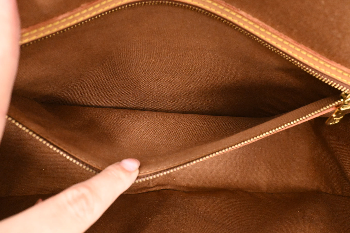 Louis Vuitton Gibeciere in Monogram Canvas