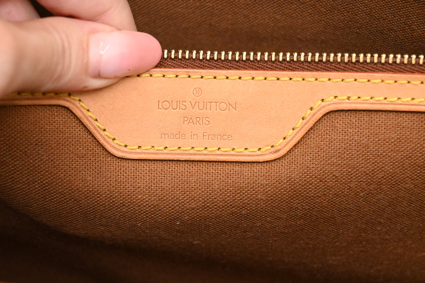 Louis Vuitton Gibeciere in Monogram Canvas