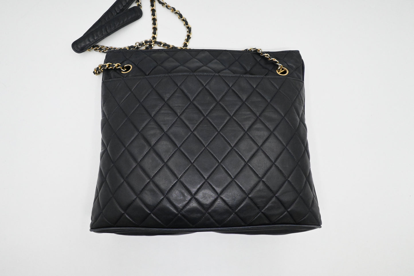 Chanel Shoulder Bag in Navy Blue Mattelassé Leather