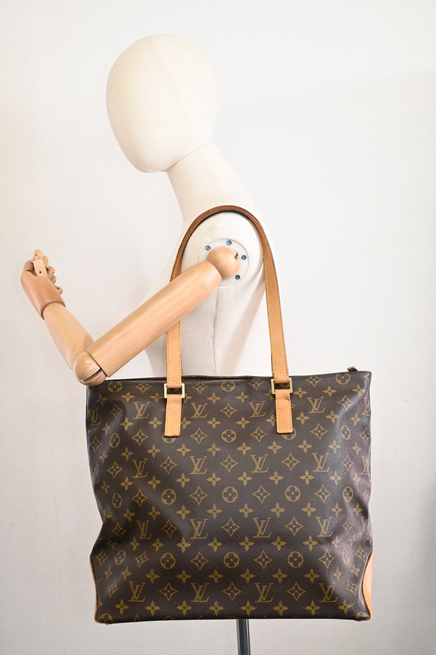 Louis Vuitton Cabas Mezzo in Monogram Canvas