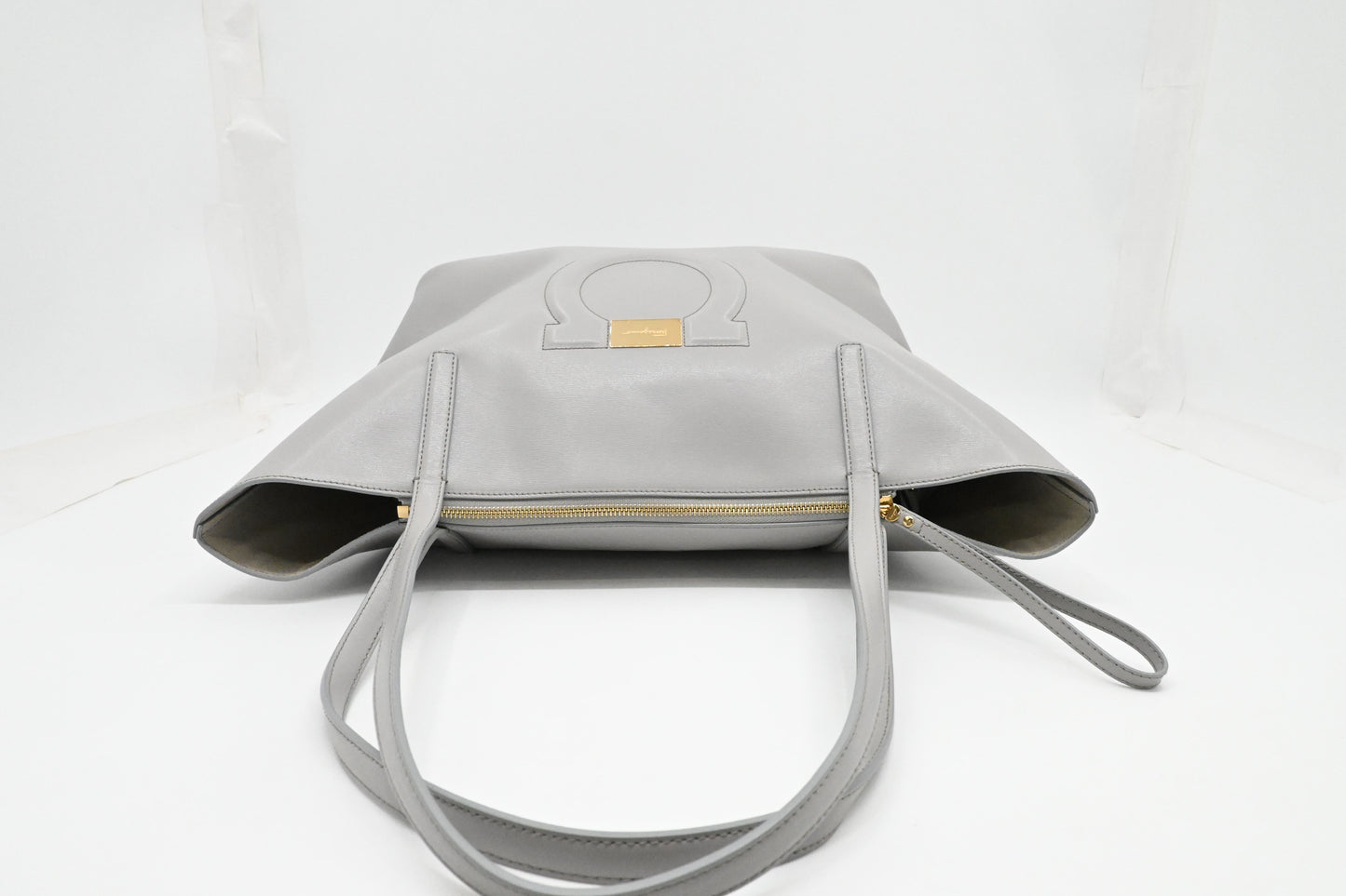 Ferragamo Gancini City Tote in Gray Leather