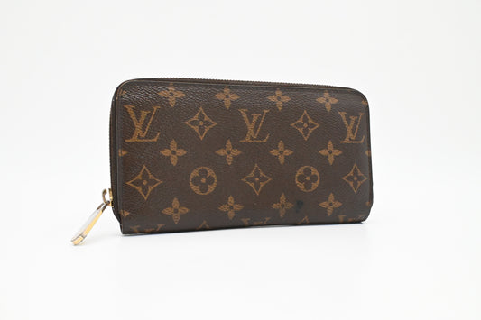 Louis Vuitton Zippy Wallet in Monogram Canvas
