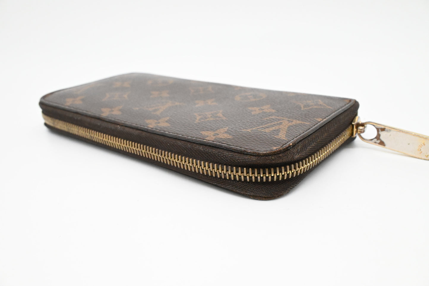 Louis Vuitton Zippy Wallet in Monogram Canvas