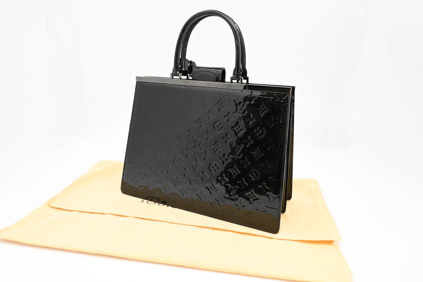 Louis Vuitton Deesse GM in Black Vernis Leather