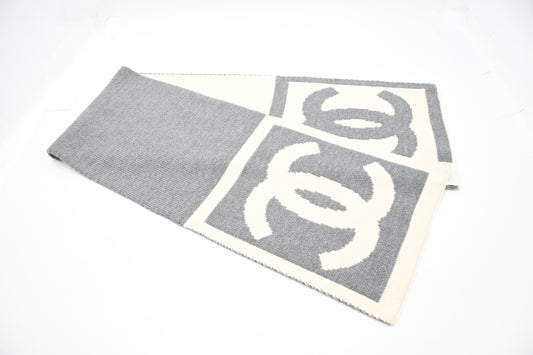 Chanel CC Scarf in Gray and White Wool