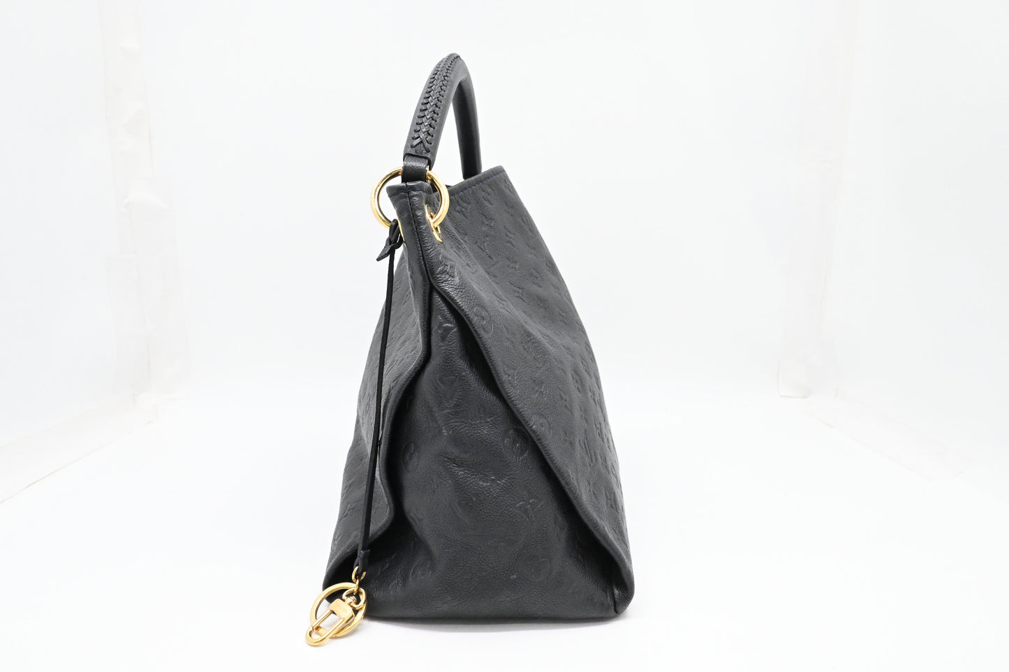 Louis Vuitton Artsy MM in Bleu Infini Empreinte Leather