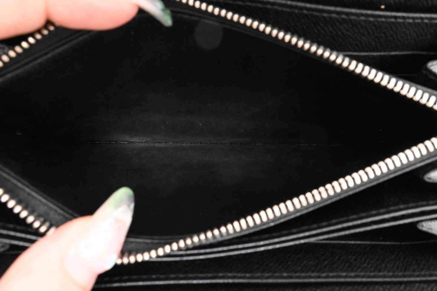 Louis Vuitton Zippy Wallet in Black Epi Leather