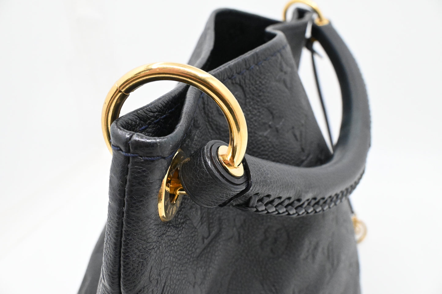 Louis Vuitton Artsy MM in Bleu Infini Empreinte Leather