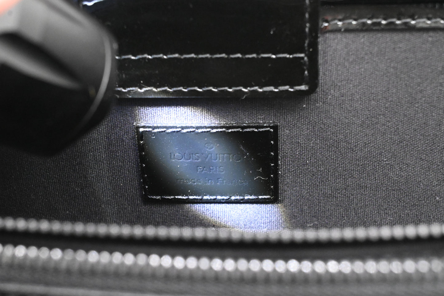 Louis Vuitton Deesse GM in Black Vernis Leather