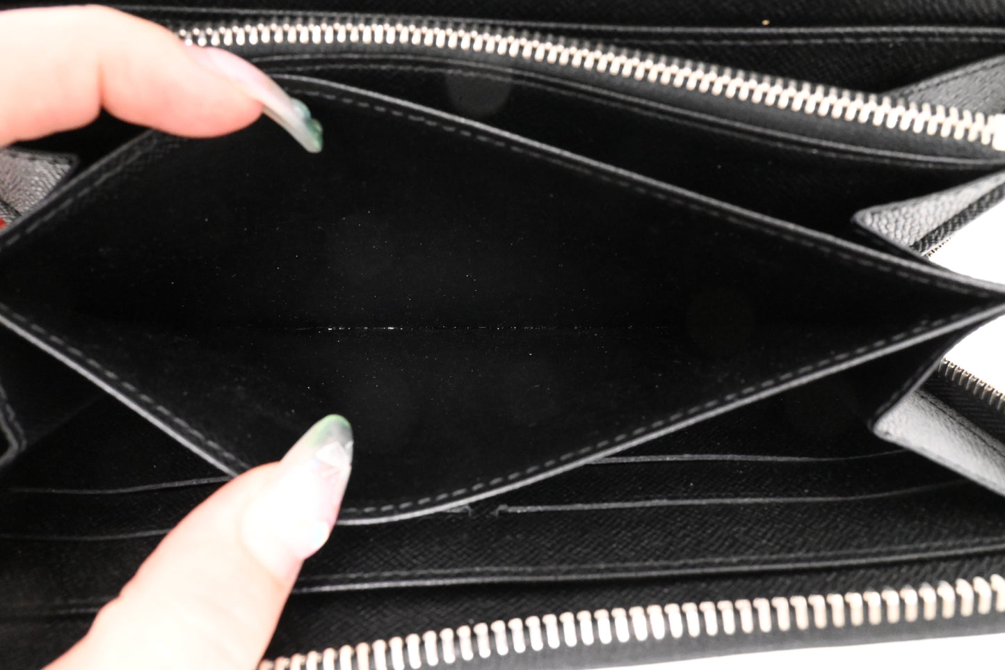 Louis Vuitton Zippy Wallet in Black Epi Leather