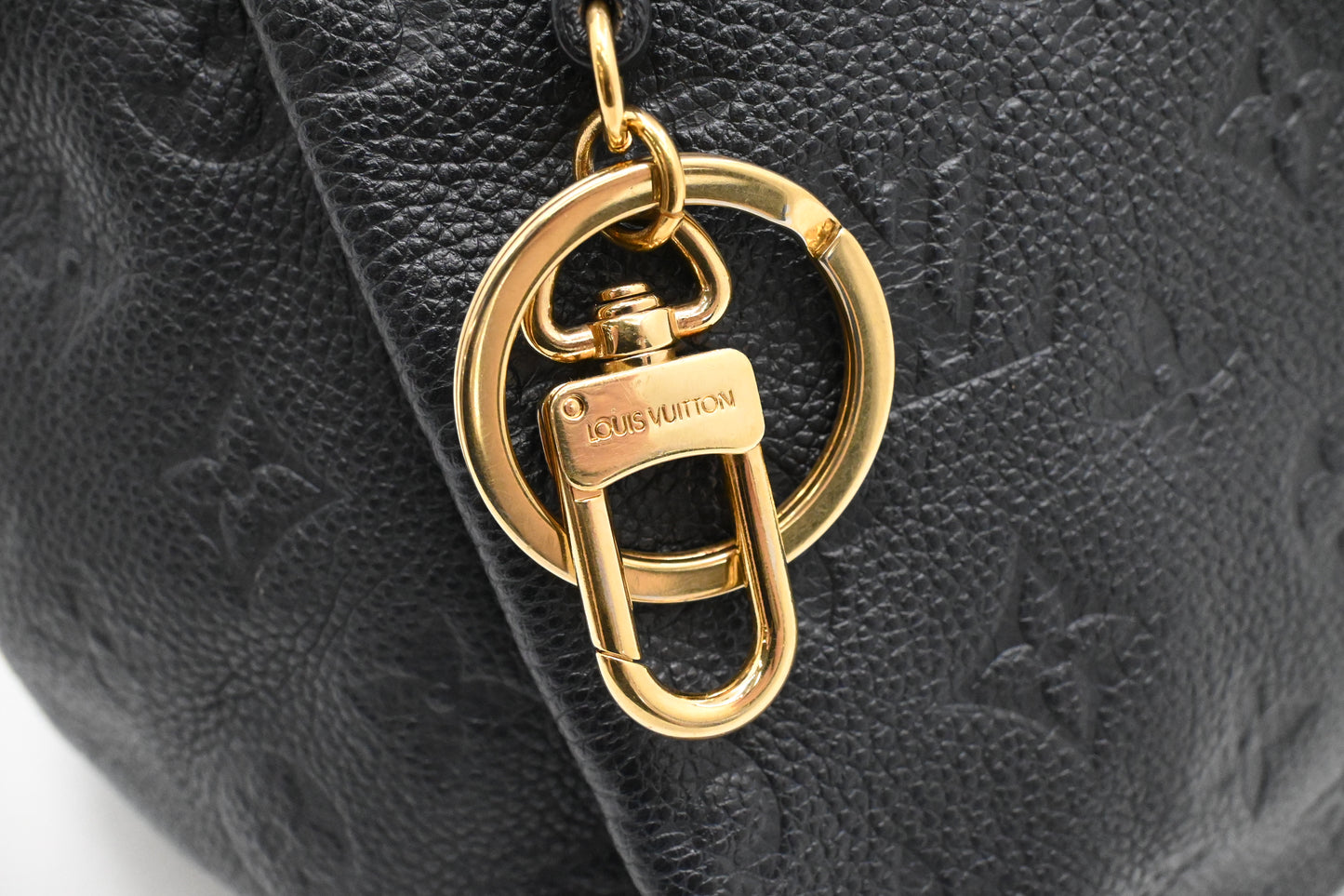 Louis Vuitton Artsy MM in Bleu Infini Empreinte Leather