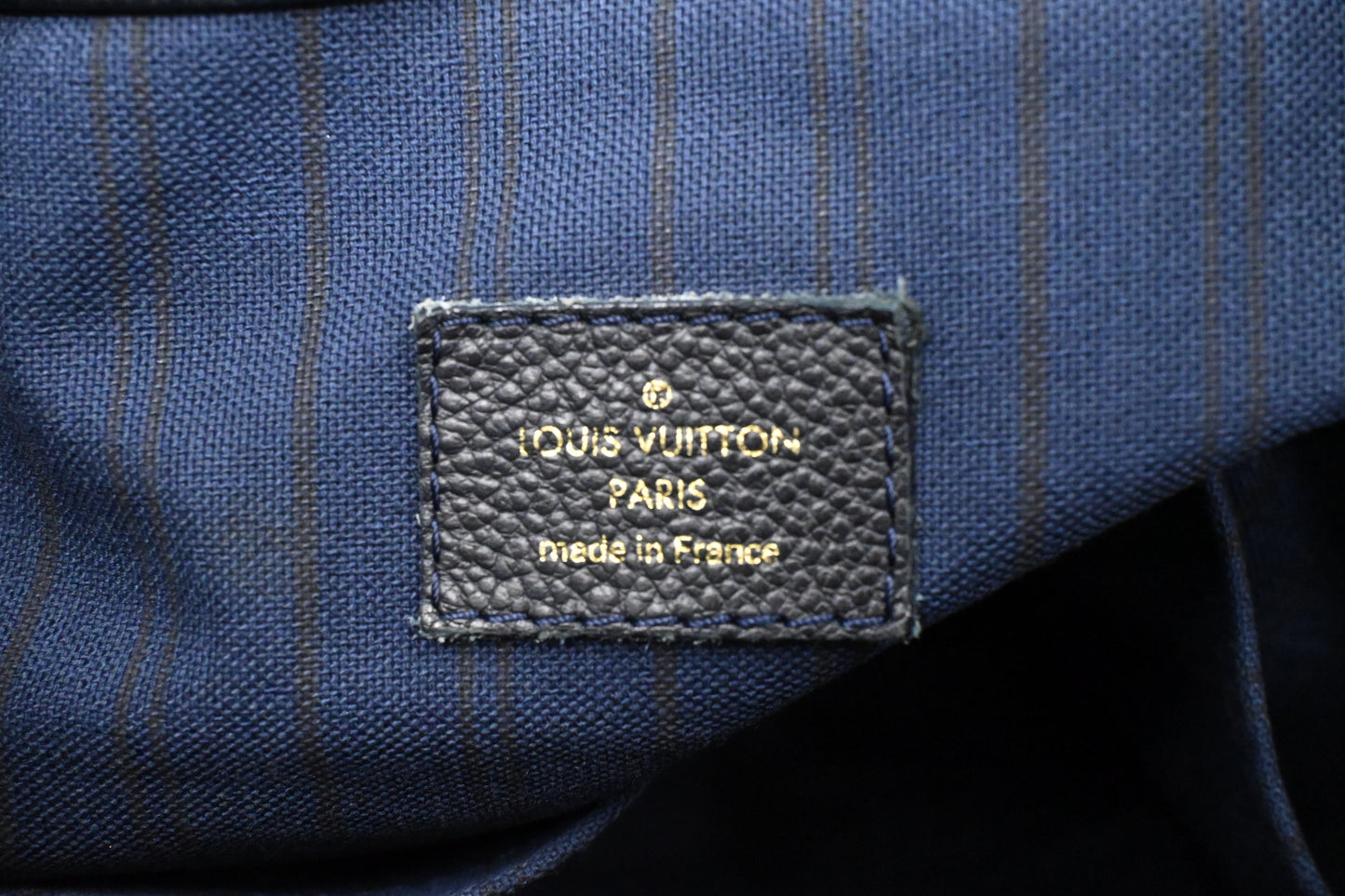 Louis Vuitton Artsy MM in Bleu Infini Empreinte Leather