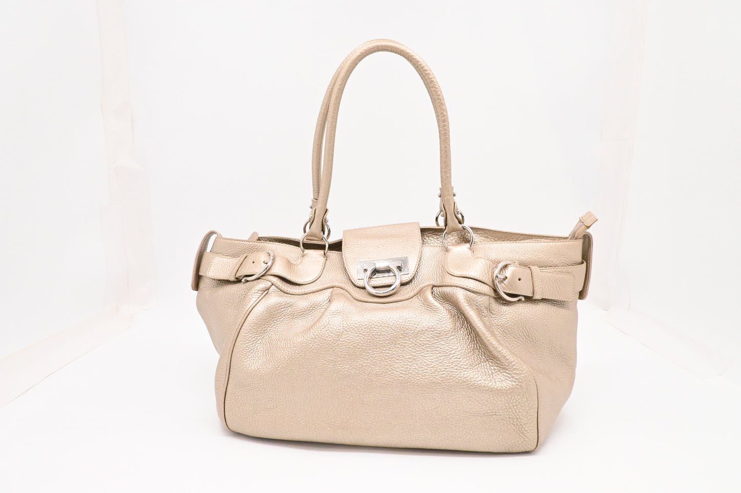 Ferragamo Tote Bag Gancini in Champagne Leather