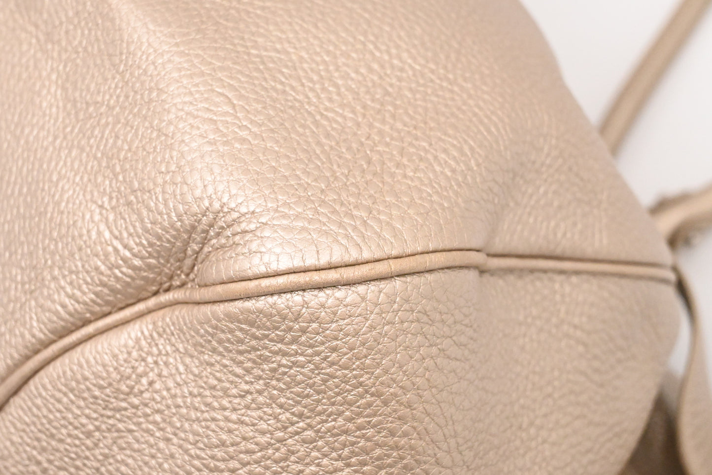 Ferragamo Tote Bag Gancini in Champagne Leather