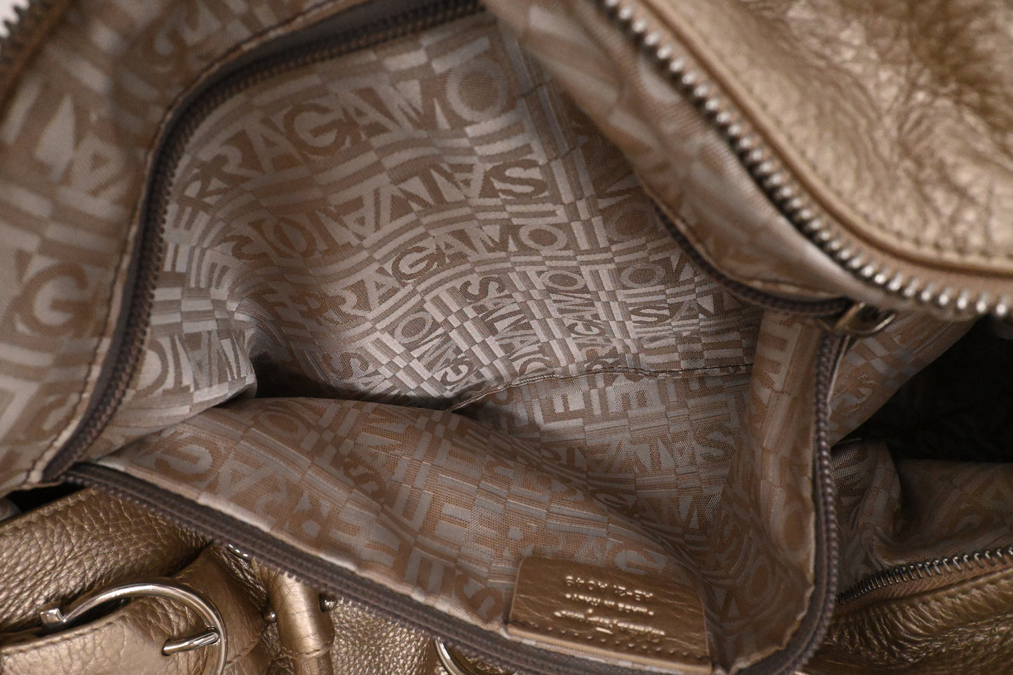 Ferragamo Tote Bag Gancini in Champagne Leather