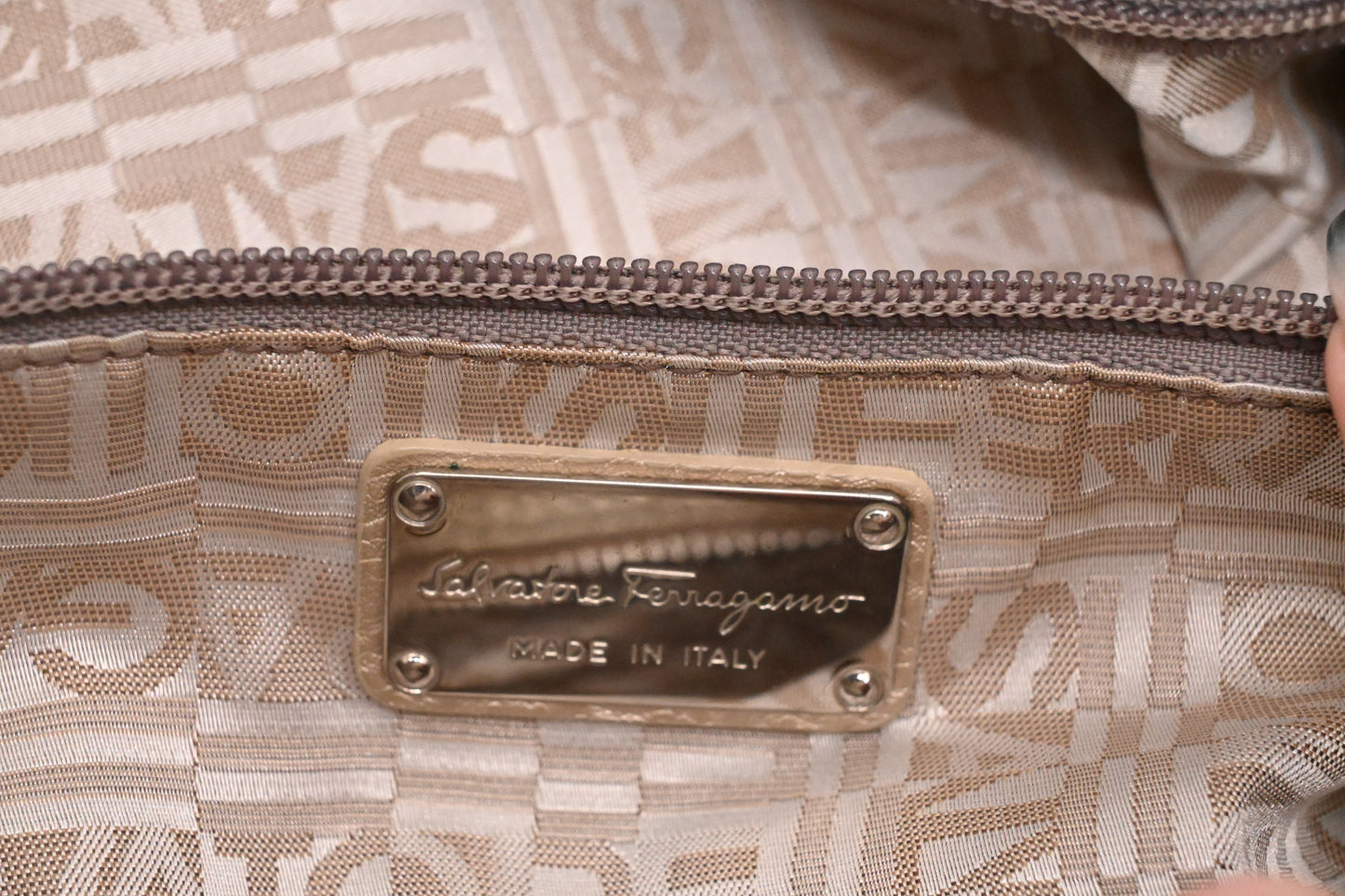 Ferragamo Tote Bag Gancini in Champagne Leather