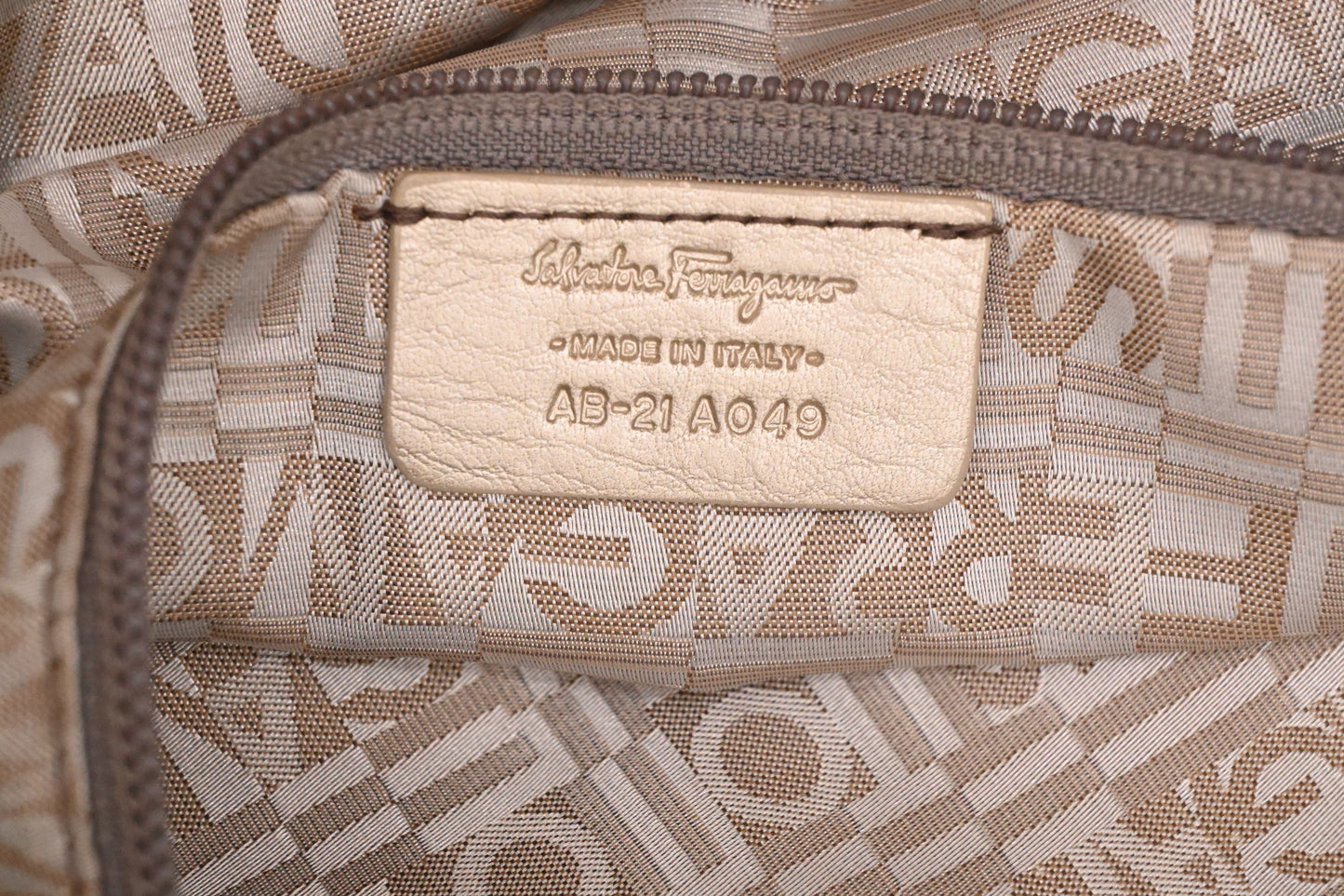 Ferragamo Tote Bag Gancini in Champagne Leather