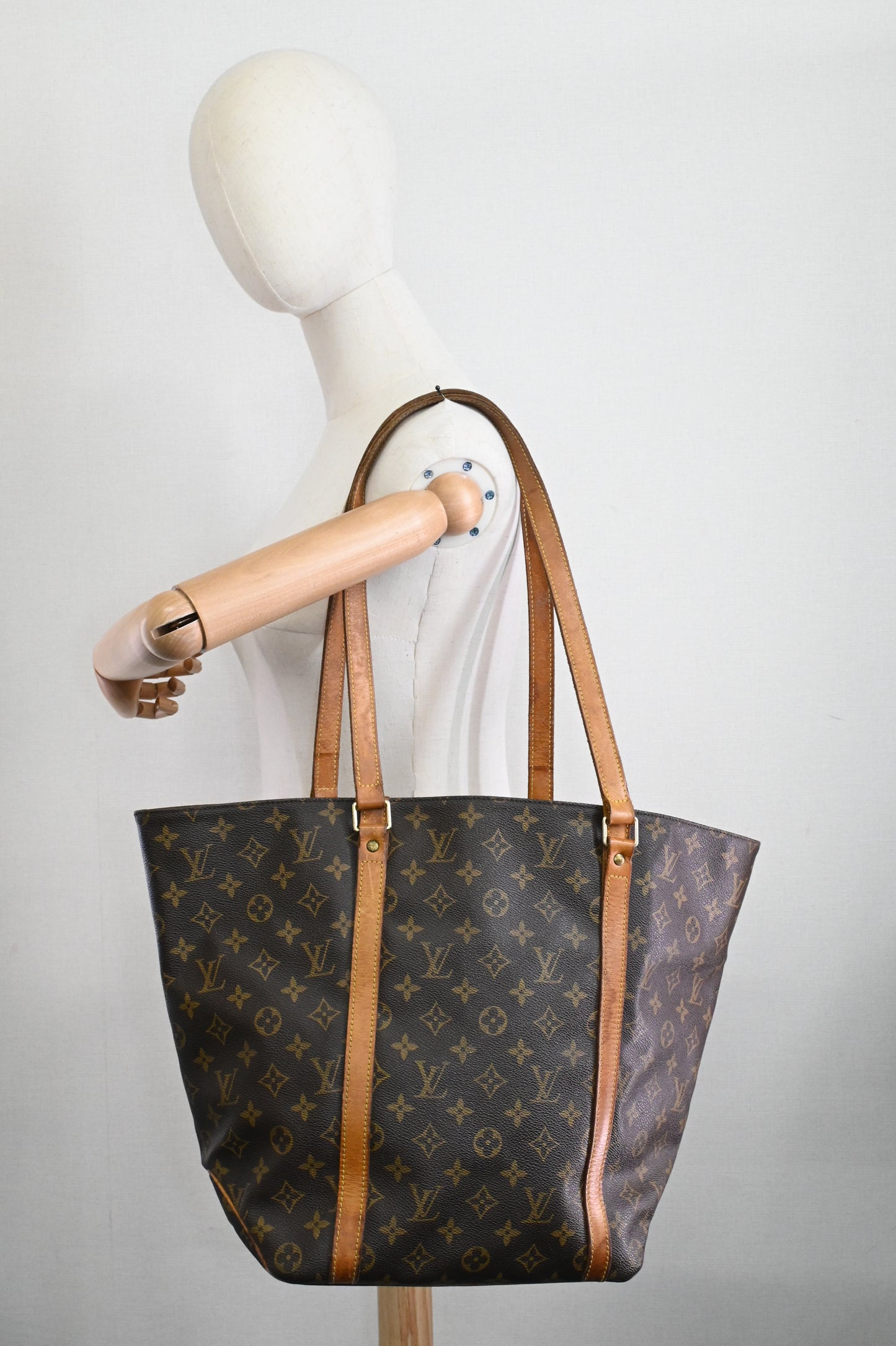 Louis Vuitton Sac Shopping 48 in Monogram Canvas