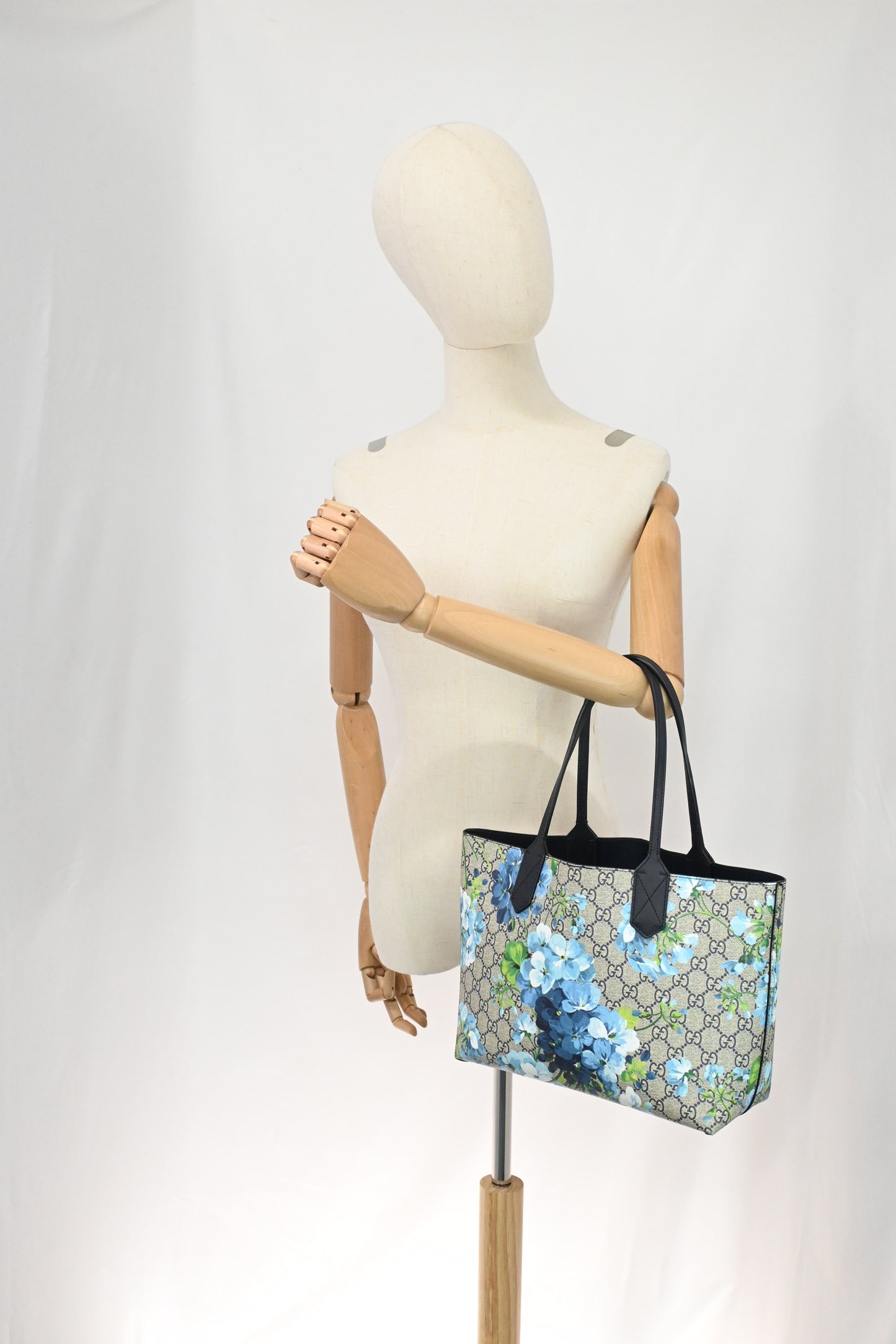 Gucci Small Tote in Blue Blooms GG Supreme Canvas