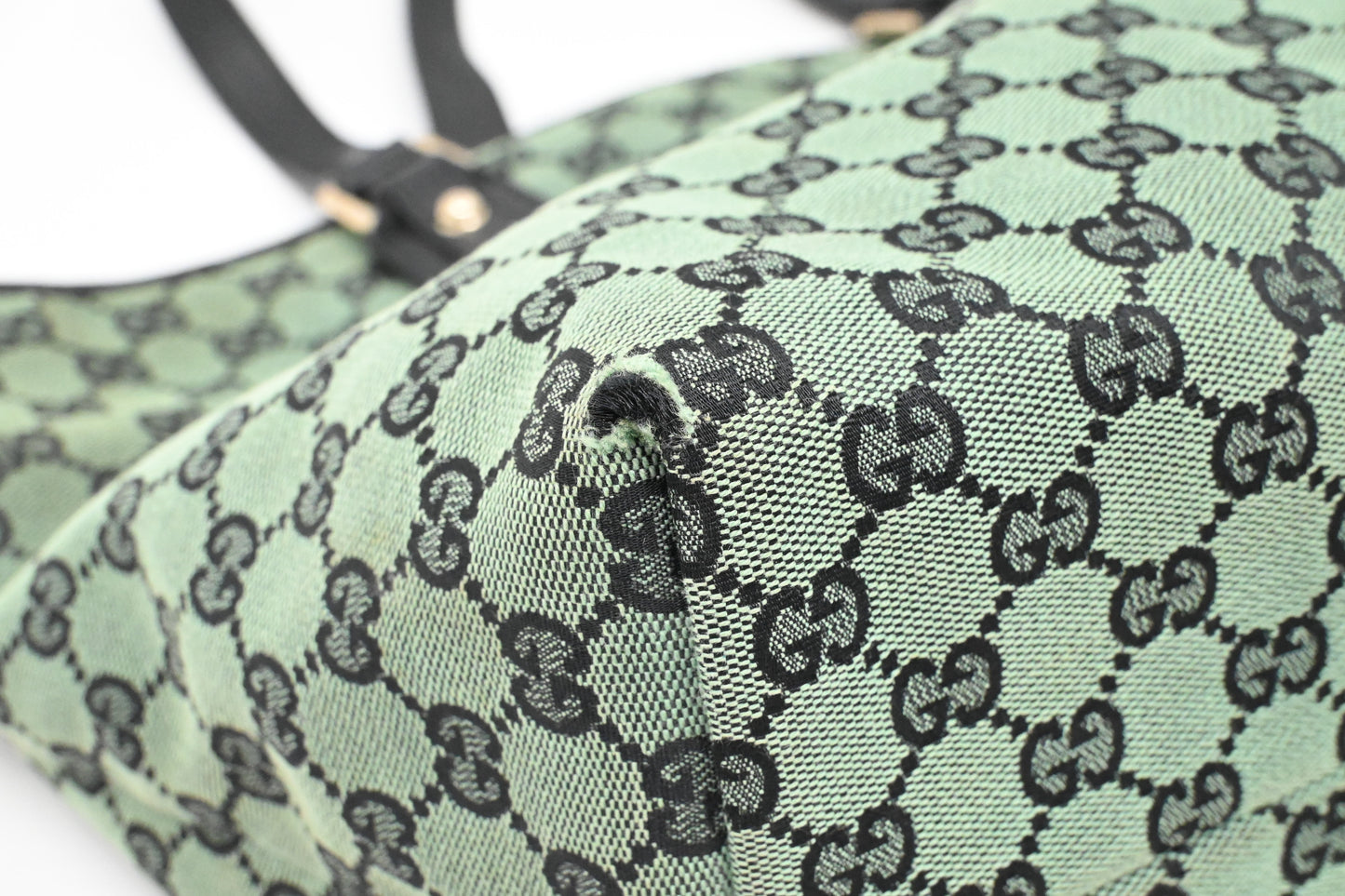 Gucci Shoulder Bag in Green GG Canvas