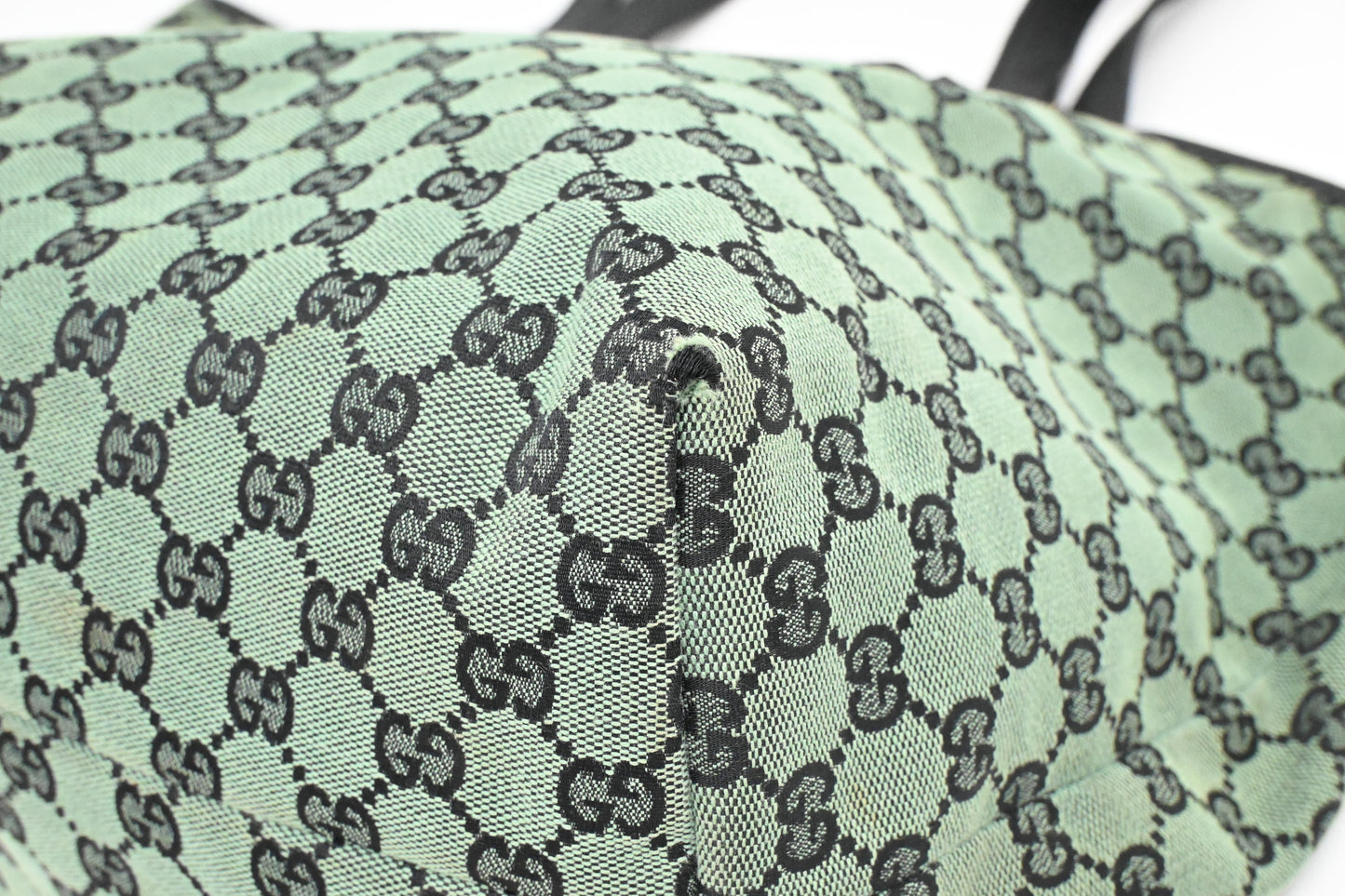 Gucci Shoulder Bag in Green GG Canvas