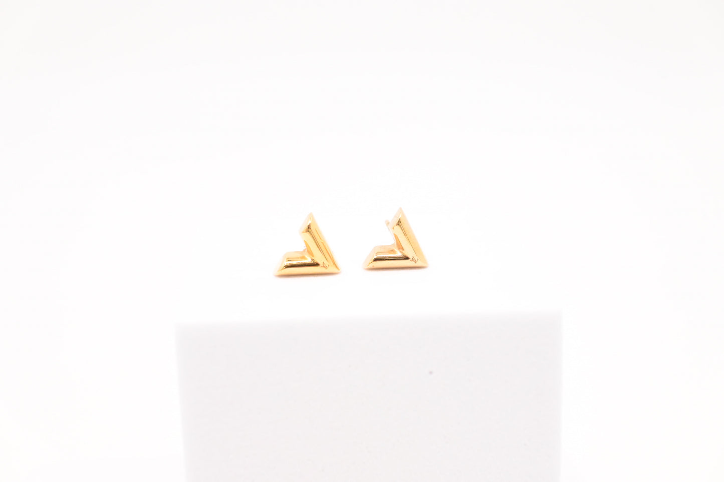 Louis Vuitton Essential V Earrings