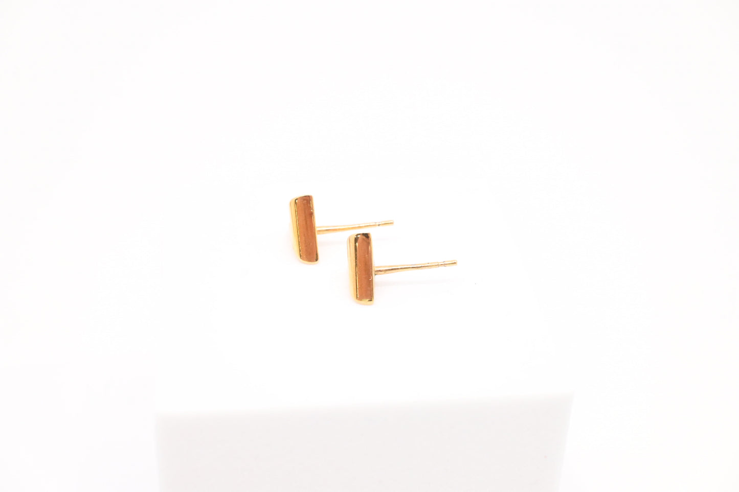 Louis Vuitton Essential V Earrings