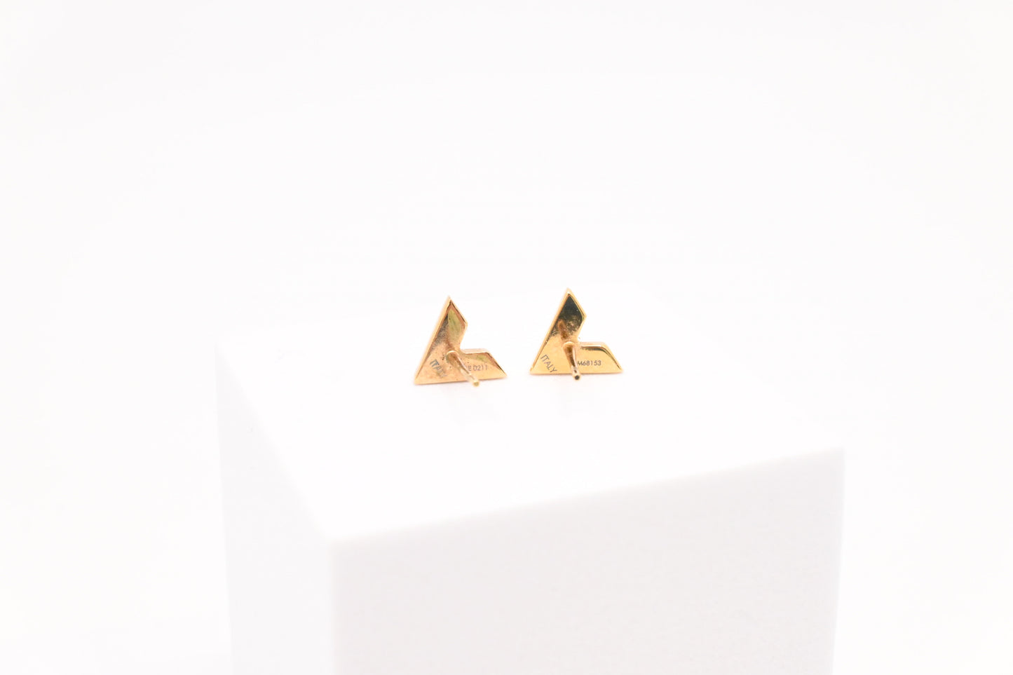 Louis Vuitton Essential V Earrings