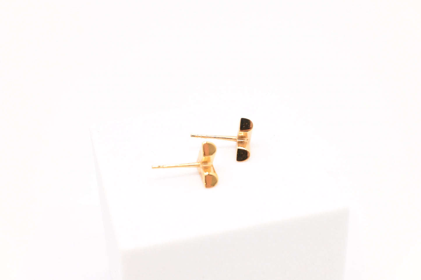 Louis Vuitton Essential V Earrings