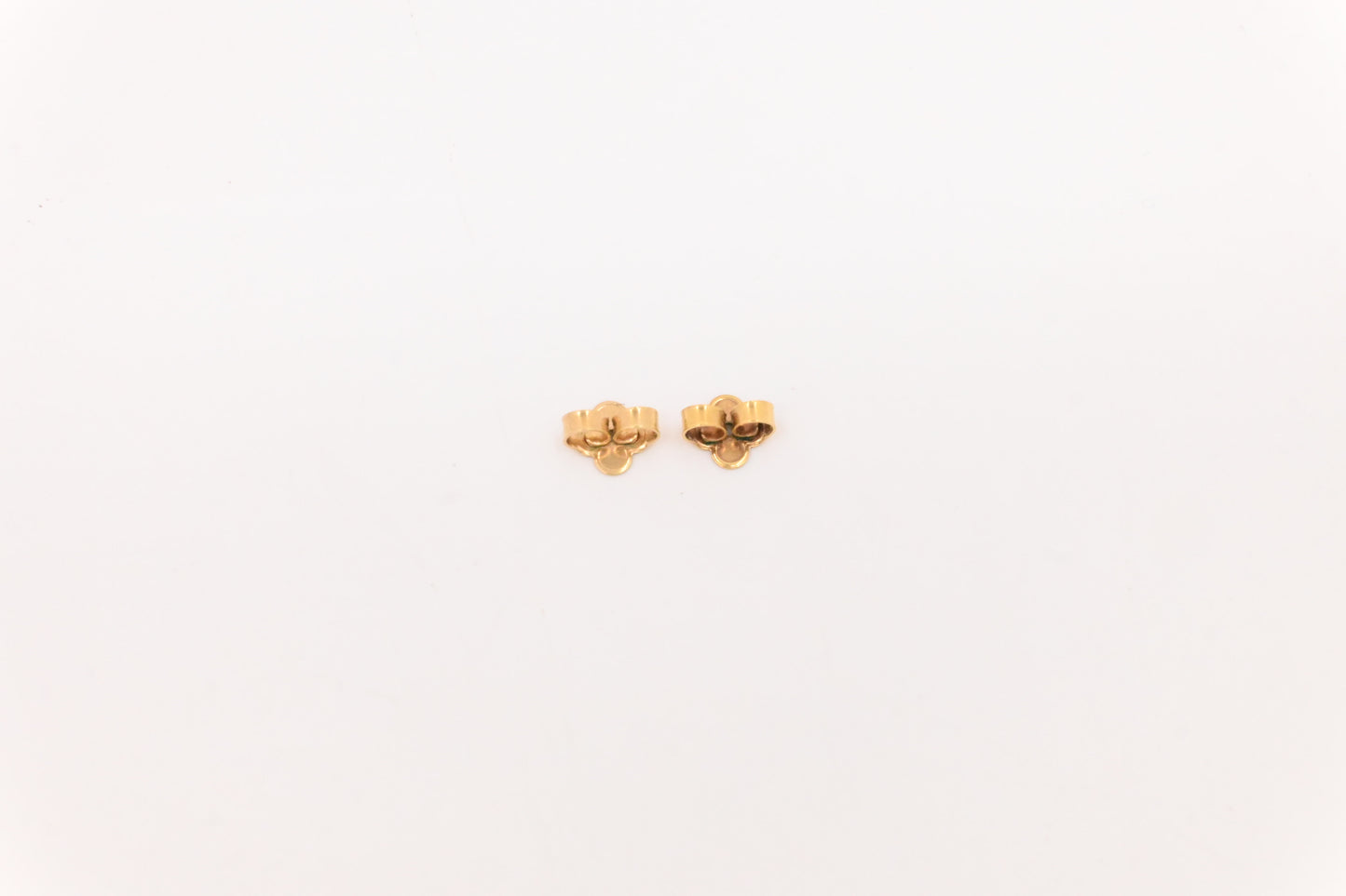 Louis Vuitton Essential V Earrings
